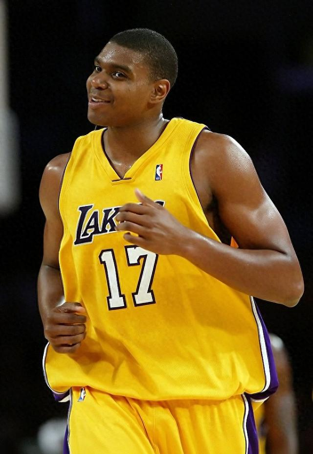 开云APP-历史最年轻夺冠球员前11：勇士带飞3名小将 魔术师新秀赛季FMVP