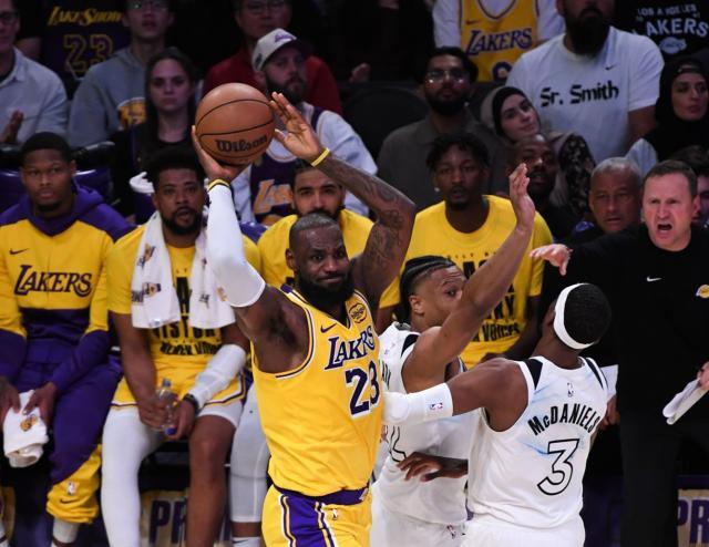 开云体育-40岁詹皇逆生长！疯狂二月场均29+10+7：卢卡解放他