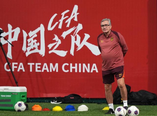 开云在线直播-伊万稳字当头拒临战大变阵 继续442？国足重在纠错