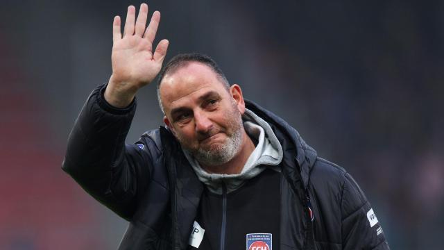 带队升级前半区过冬 F.施密特当选踢球者年度人物