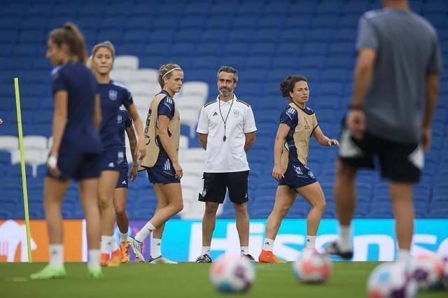 西班牙女足“邮件门”争议仍未解！国家队被迫换代？