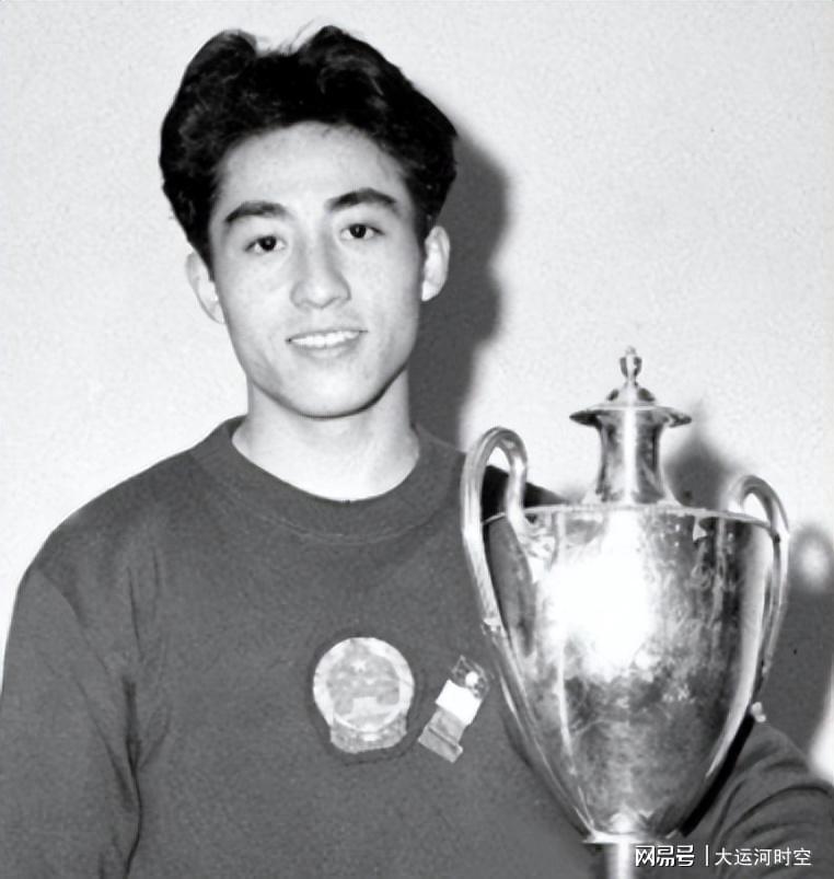开云体育-他是世界冠军，四人帮垮台后入狱4年，墓碑上一句话引人瞩目